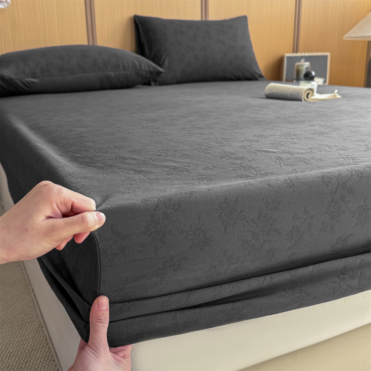 91家纺网 家纺一手货源 找家纺 灰鲸 2026新款全棉纯棉三层纱色织提花床笠单品床笠床笠单件 花影-素墨