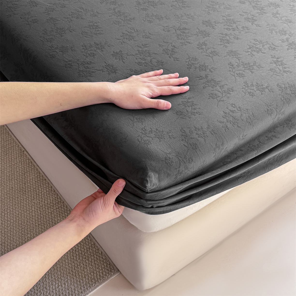 91家纺网 家纺一手货源 找家纺 灰鲸 2026新款全棉纯棉三层纱色织提花床笠单品床笠床笠单件 花影-素墨