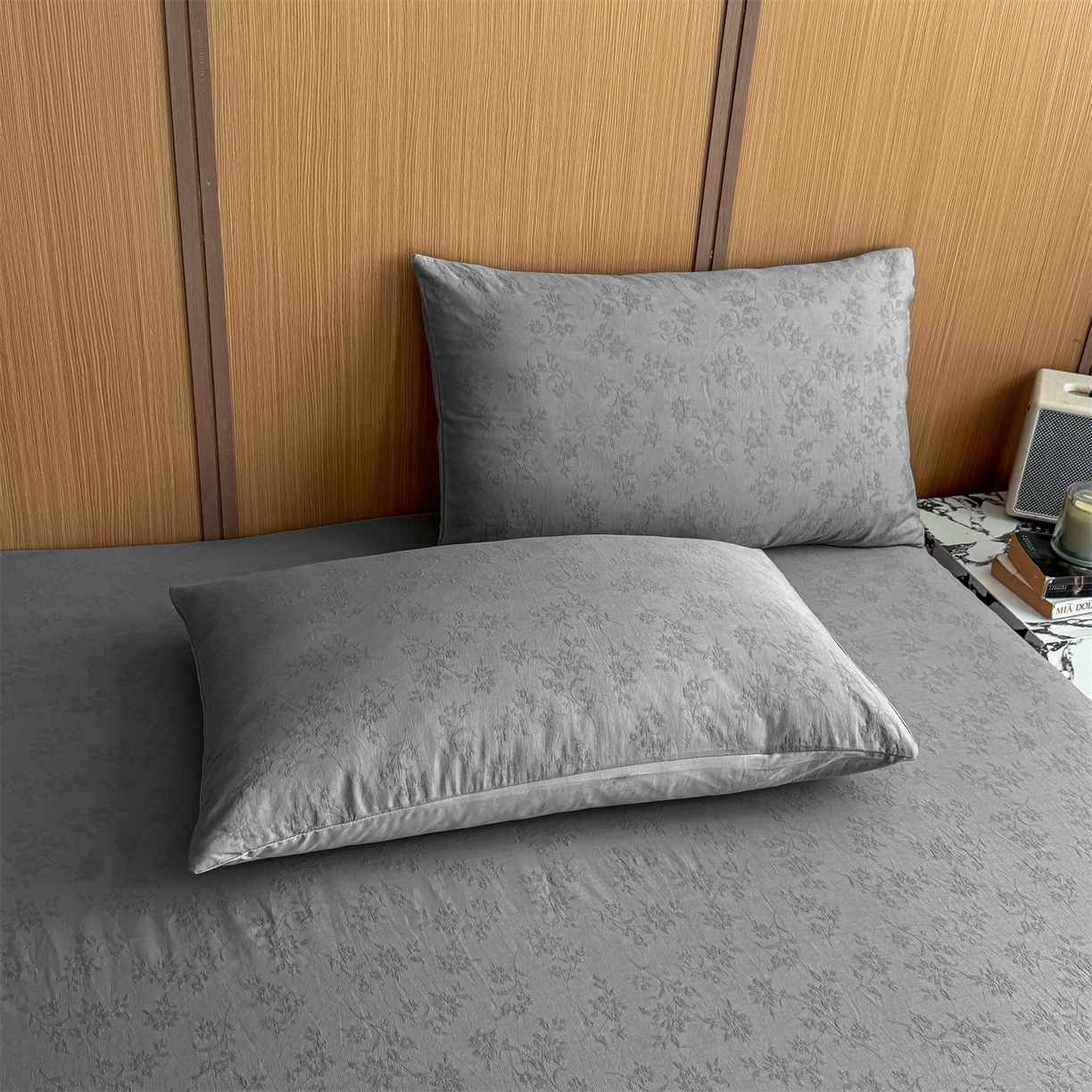 91家纺网 家纺一手货源 找家纺 灰鲸 2026新款全棉纯棉三层纱色织提花床笠单品床笠床笠单件 花影-雾灰