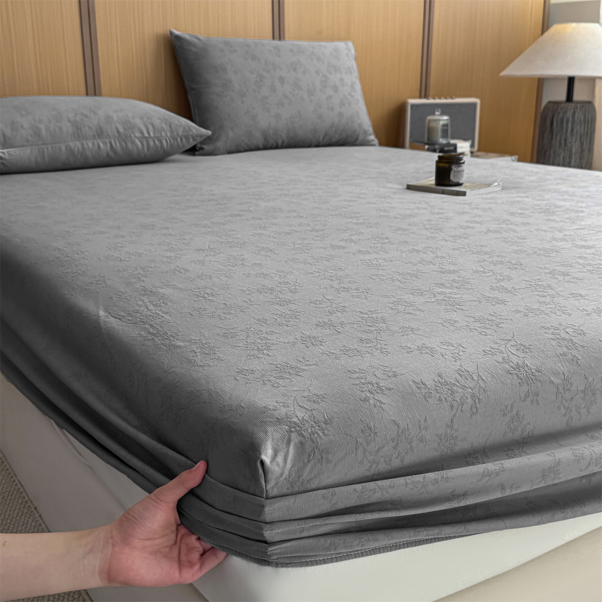 91家纺网 家纺一手货源 找家纺 灰鲸 2026新款全棉纯棉三层纱色织提花床笠单品床笠床笠单件 花影-雾灰