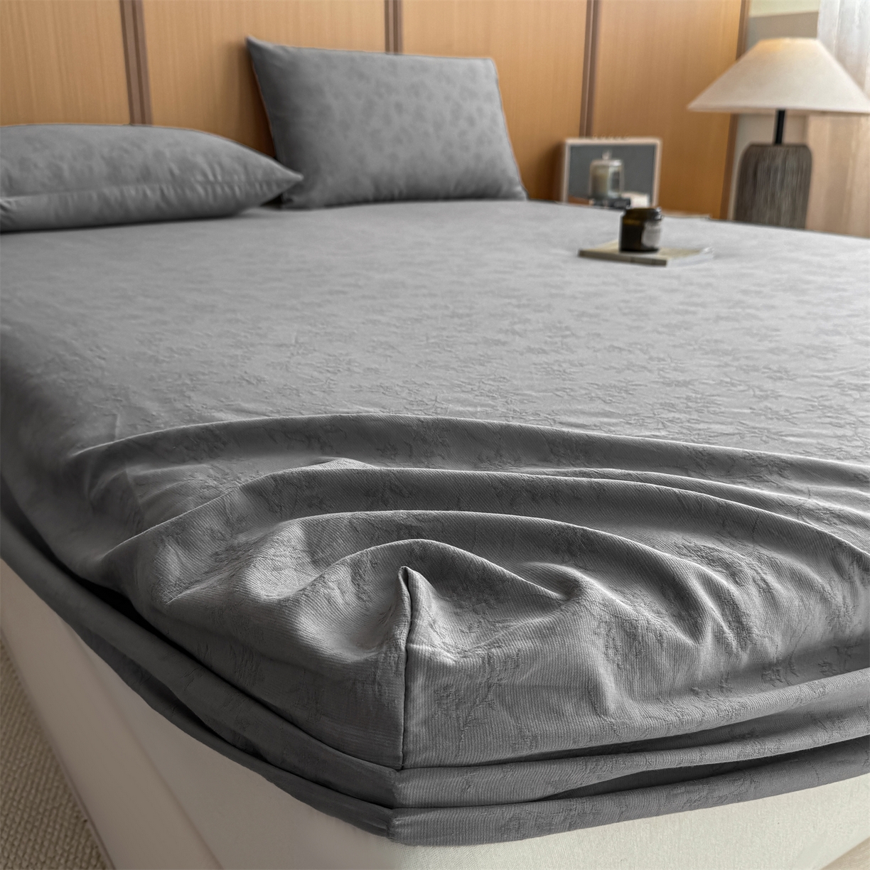 91家纺网 家纺一手货源 找家纺 灰鲸 2026新款全棉纯棉三层纱色织提花床笠单品床笠床笠单件 花影-雾灰