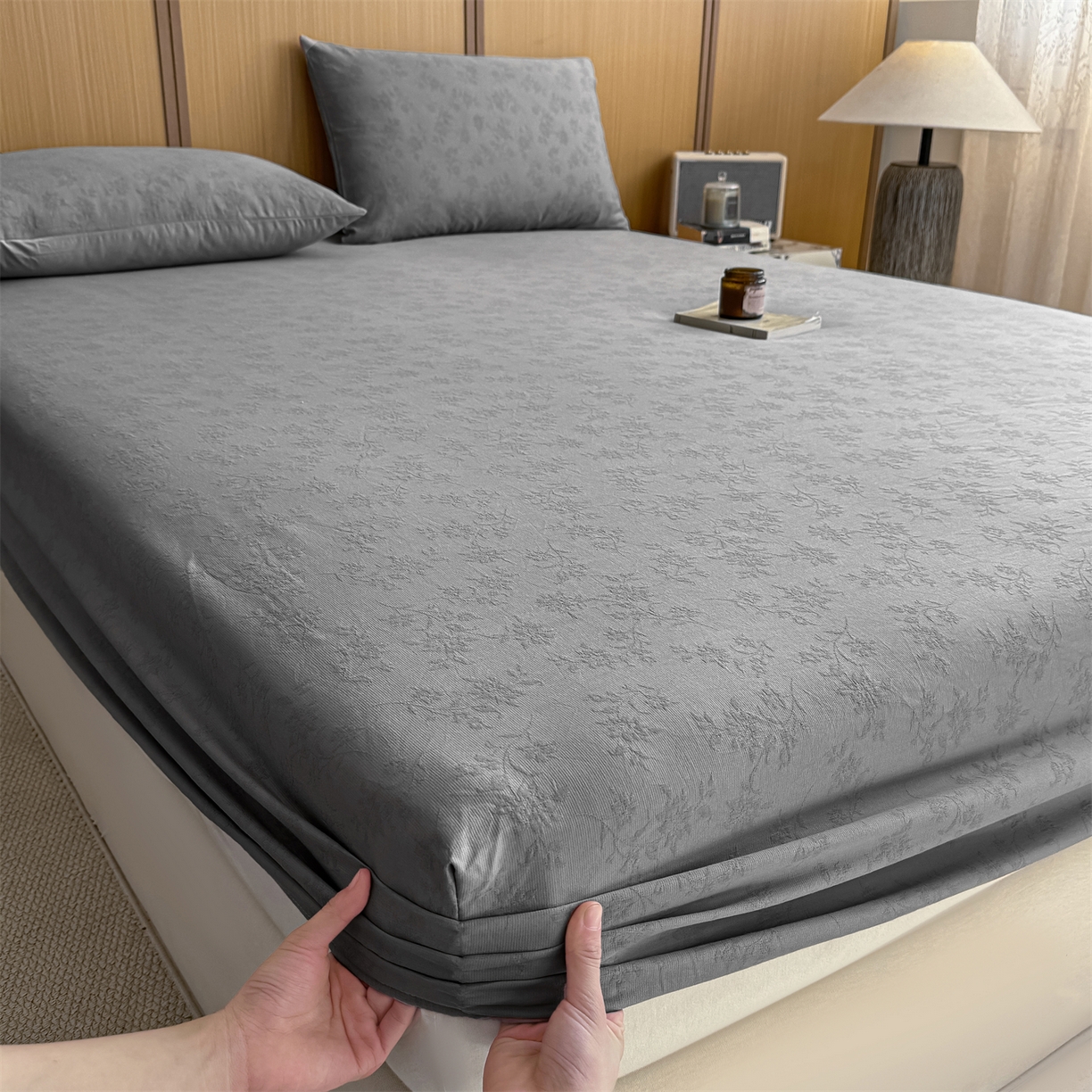 91家纺网 家纺一手货源 找家纺 灰鲸 2026新款全棉纯棉三层纱色织提花床笠单品床笠床笠单件 花影-雾灰