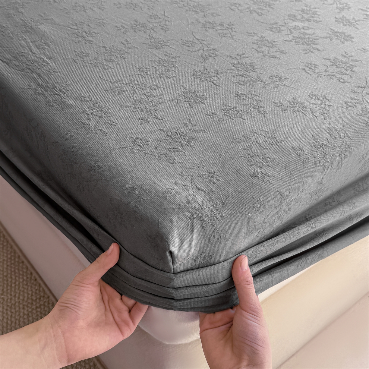 91家纺网 家纺一手货源 找家纺 灰鲸 2026新款全棉纯棉三层纱色织提花床笠单品床笠床笠单件 花影-雾灰