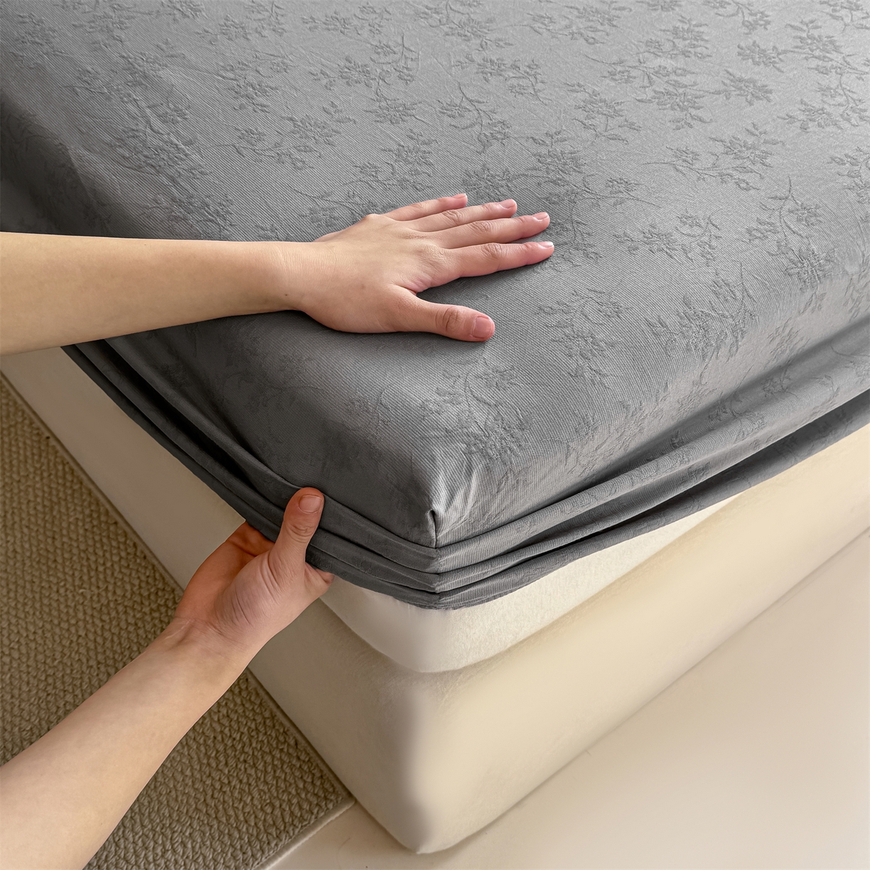 91家纺网 家纺一手货源 找家纺 灰鲸 2026新款全棉纯棉三层纱色织提花床笠单品床笠床笠单件 花影-雾灰