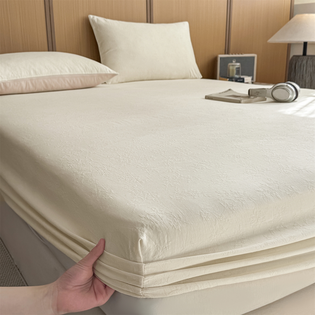 91家纺网 家纺一手货源 找家纺 灰鲸 2026新款全棉纯棉三层纱色织提花床笠单品床笠床笠单件 花影-杏仁奶霜