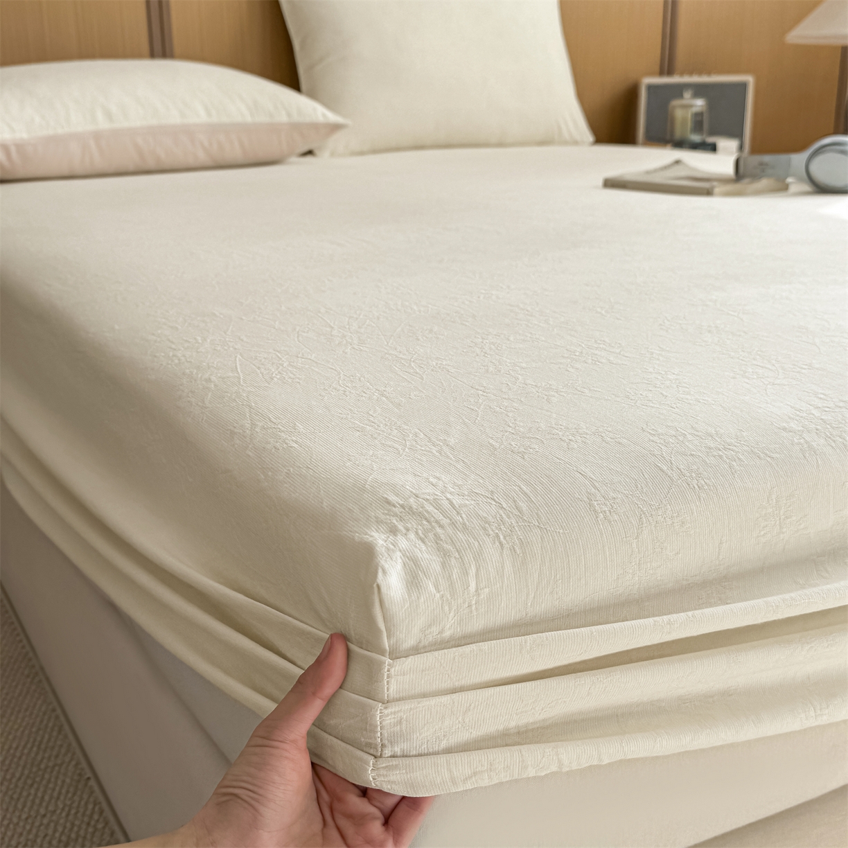 91家纺网 家纺一手货源 找家纺 灰鲸 2026新款全棉纯棉三层纱色织提花床笠单品床笠床笠单件 花影-杏仁奶霜