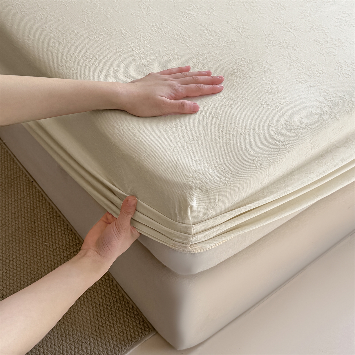 91家纺网 家纺一手货源 找家纺 灰鲸 2026新款全棉纯棉三层纱色织提花床笠单品床笠床笠单件 花影-杏仁奶霜