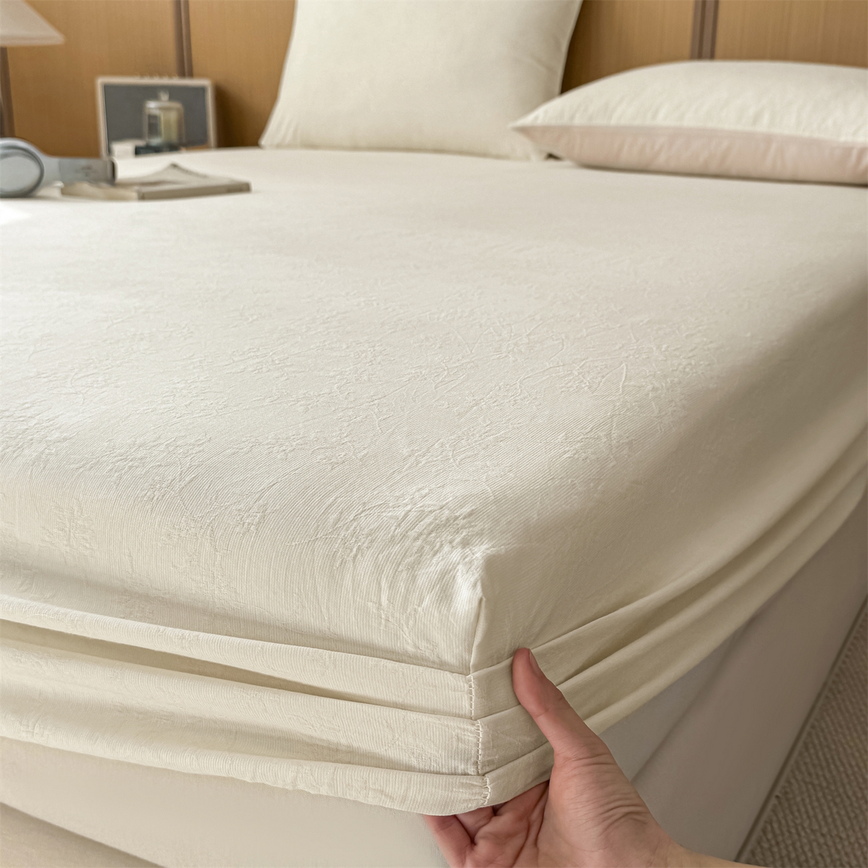 91家纺网 家纺一手货源 找家纺 灰鲸 2026新款全棉纯棉三层纱色织提花床笠单品床笠床笠单件 花影-杏仁奶霜