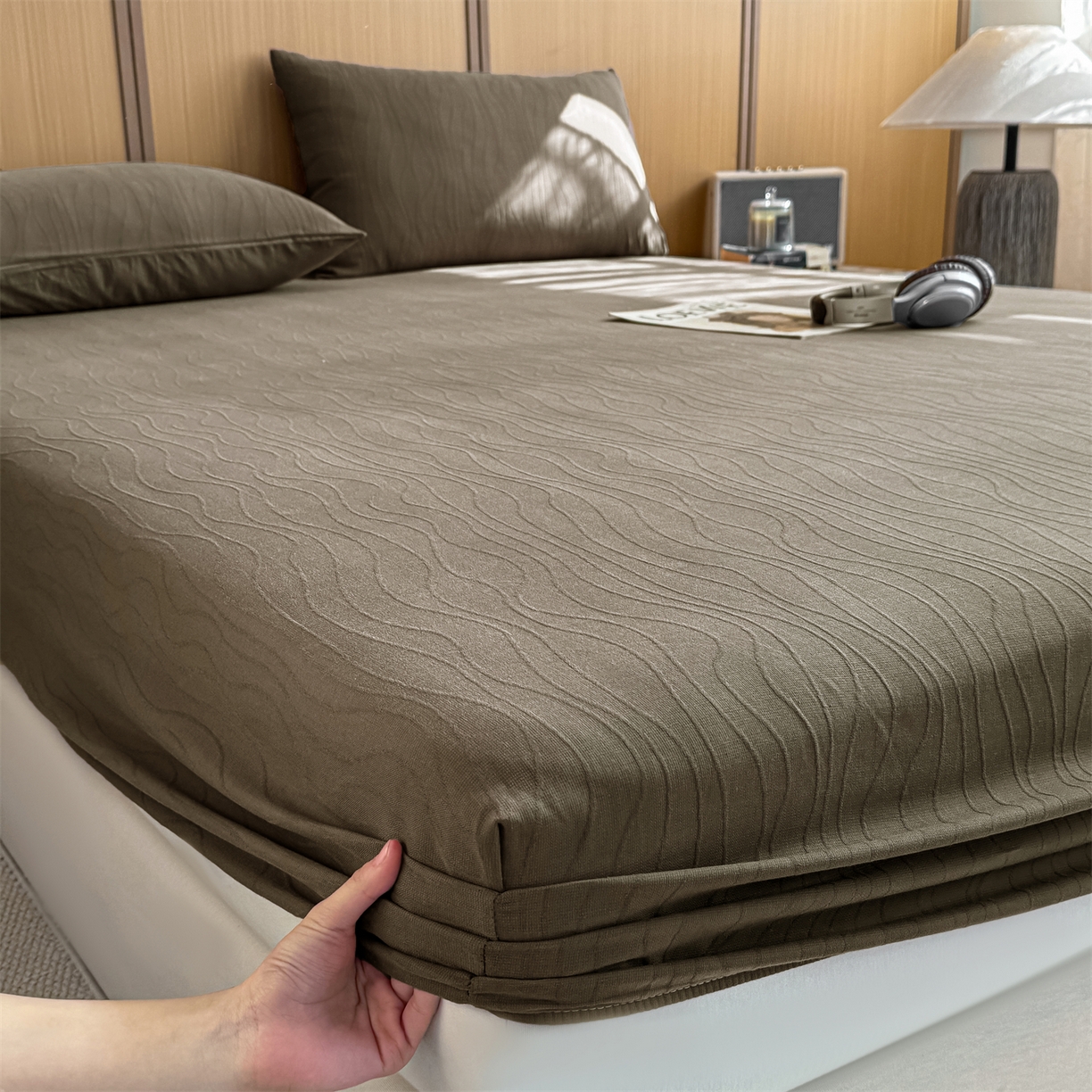 91家纺网 家纺一手货源 找家纺 灰鲸 2026新款全棉纯棉三层纱色织提花床笠单品床笠床笠单件 浅忆-摩卡