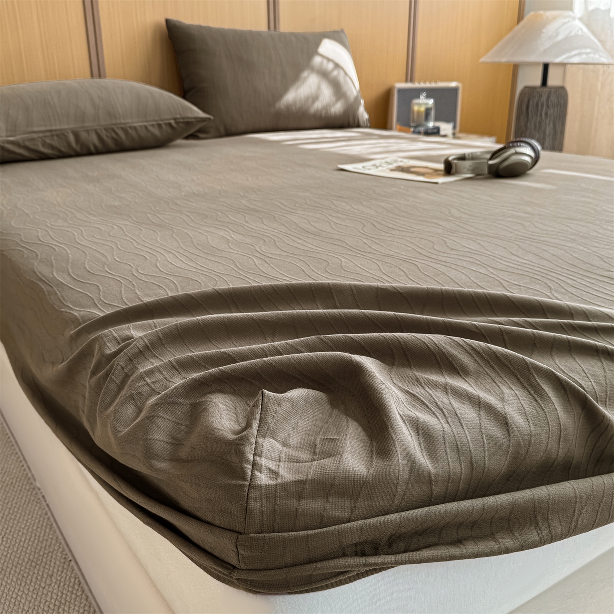 91家纺网 家纺一手货源 找家纺 灰鲸 2026新款全棉纯棉三层纱色织提花床笠单品床笠床笠单件 浅忆-摩卡