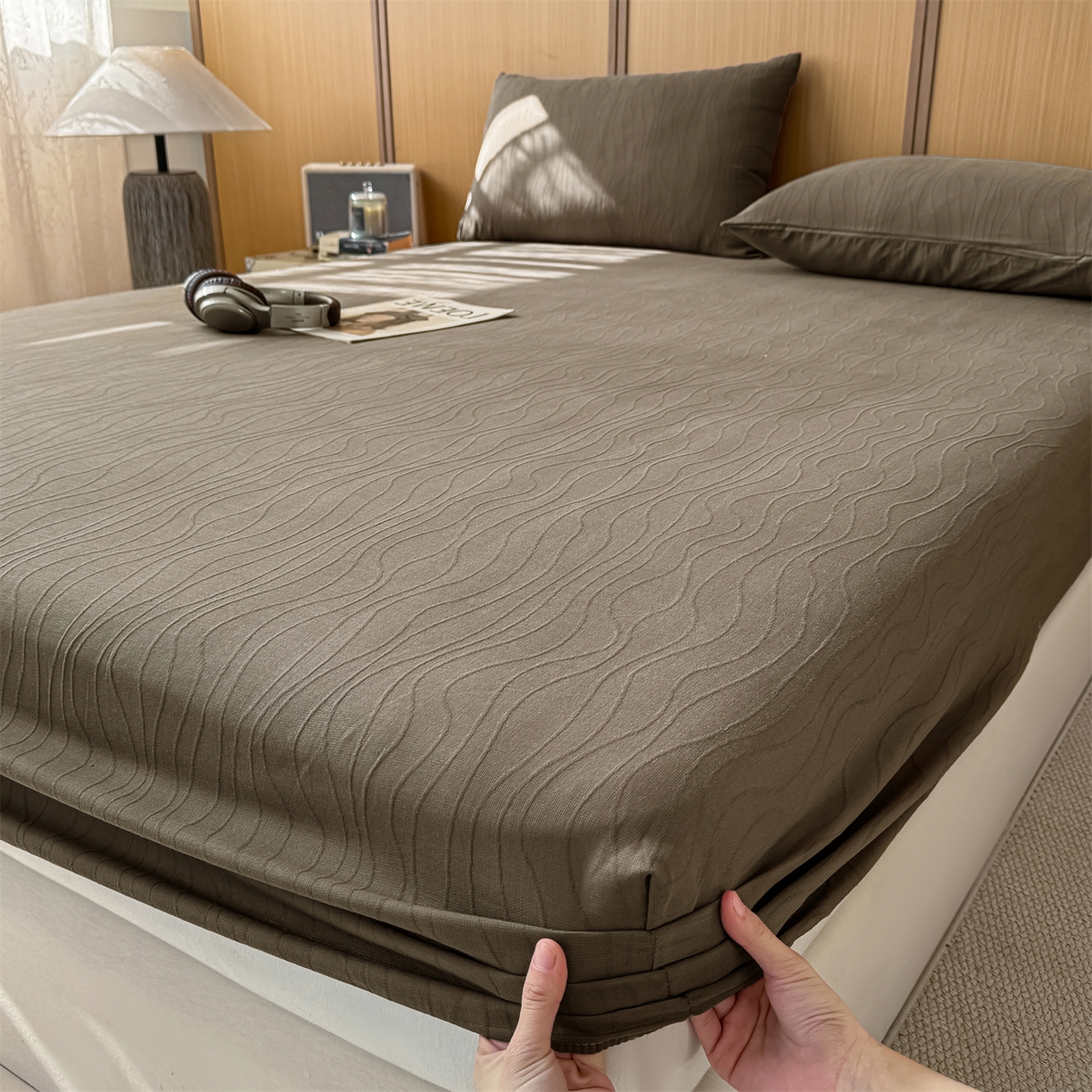 91家纺网 家纺一手货源 找家纺 灰鲸 2026新款全棉纯棉三层纱色织提花床笠单品床笠床笠单件 浅忆-摩卡