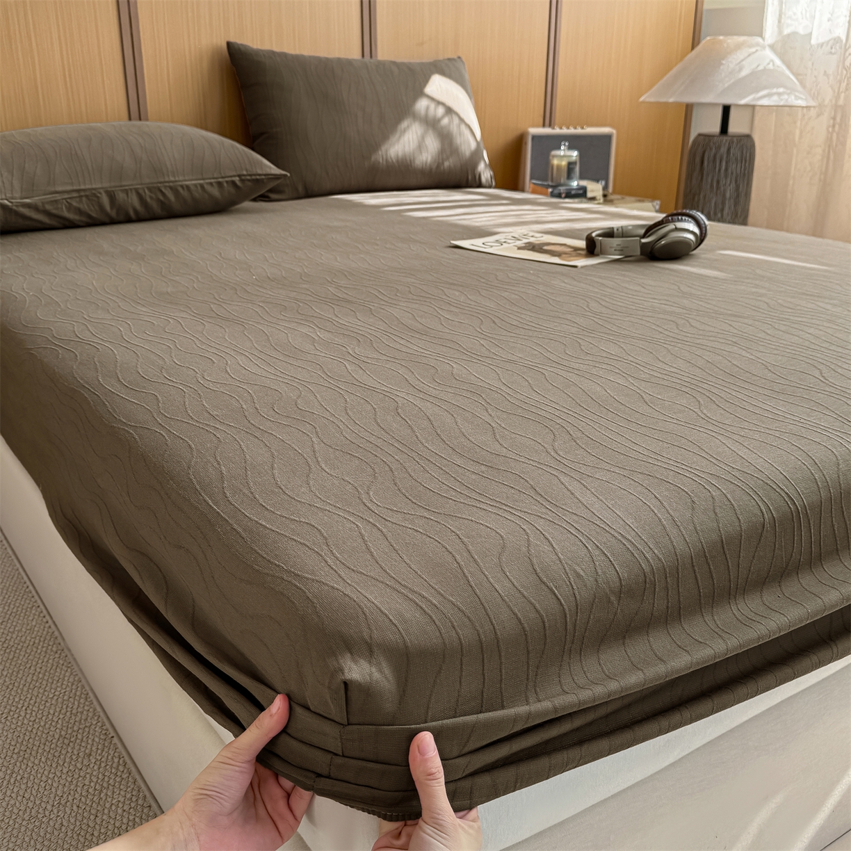 91家纺网 家纺一手货源 找家纺 灰鲸 2026新款全棉纯棉三层纱色织提花床笠单品床笠床笠单件 浅忆-摩卡