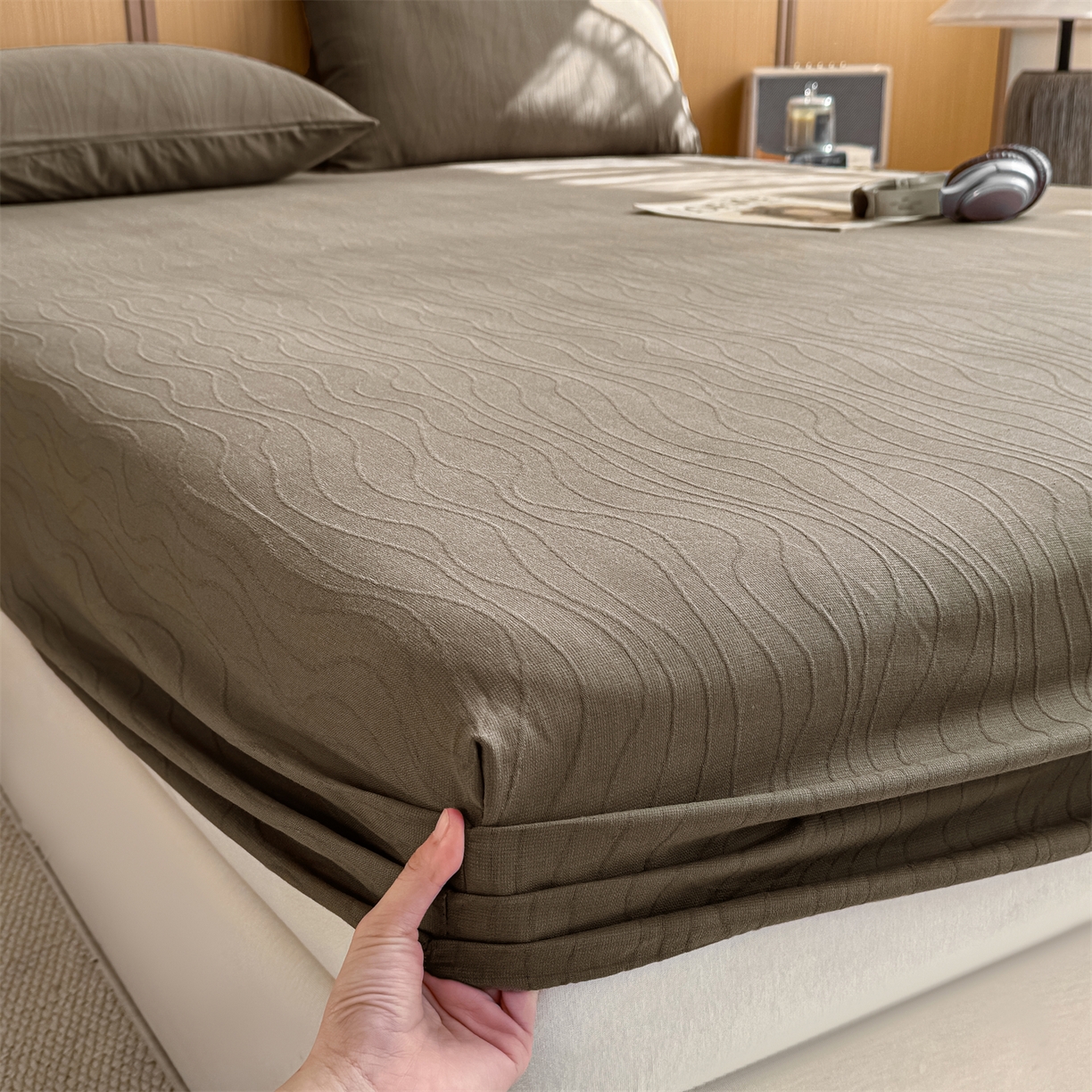 91家纺网 家纺一手货源 找家纺 灰鲸 2026新款全棉纯棉三层纱色织提花床笠单品床笠床笠单件 浅忆-摩卡