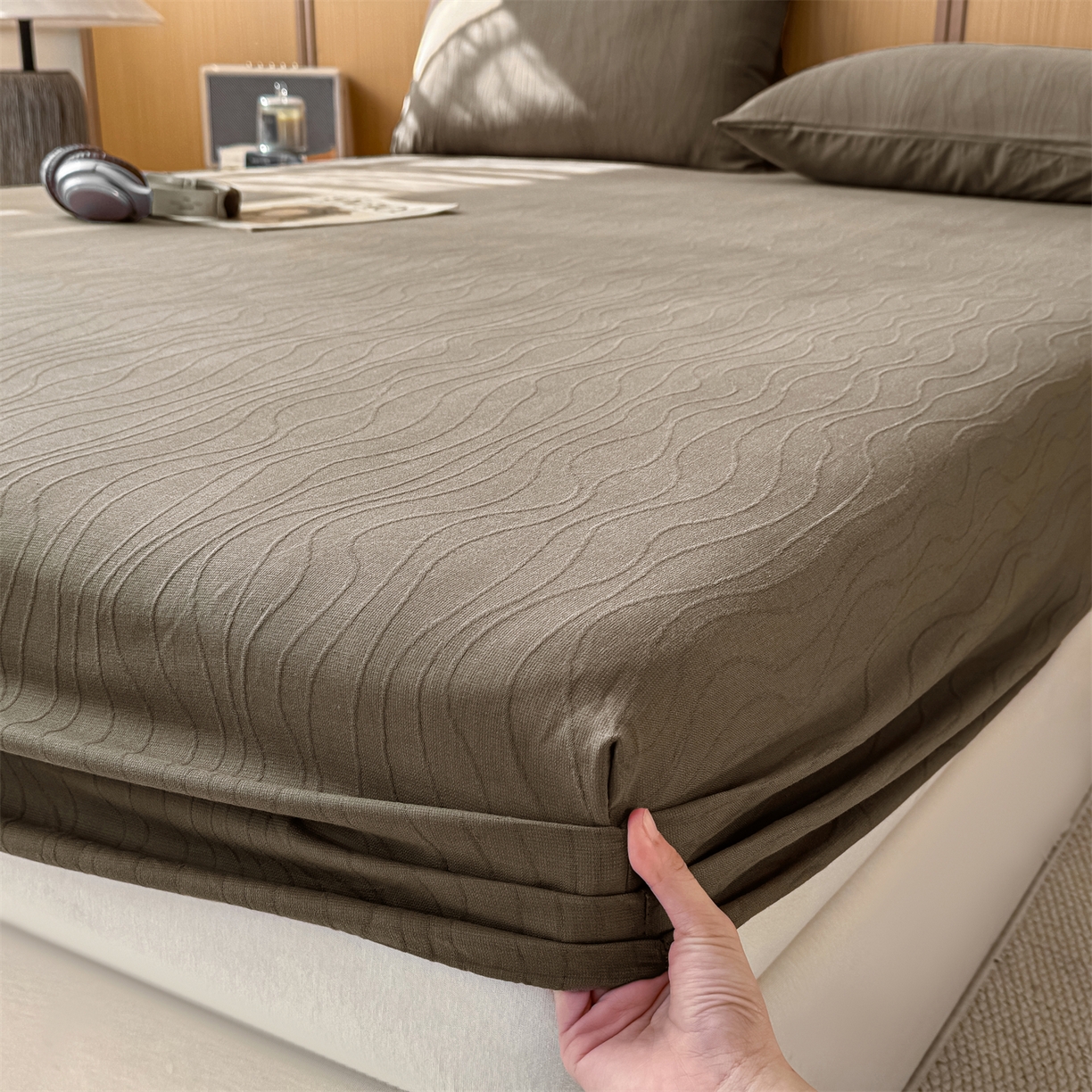 91家纺网 家纺一手货源 找家纺 灰鲸 2026新款全棉纯棉三层纱色织提花床笠单品床笠床笠单件 浅忆-摩卡