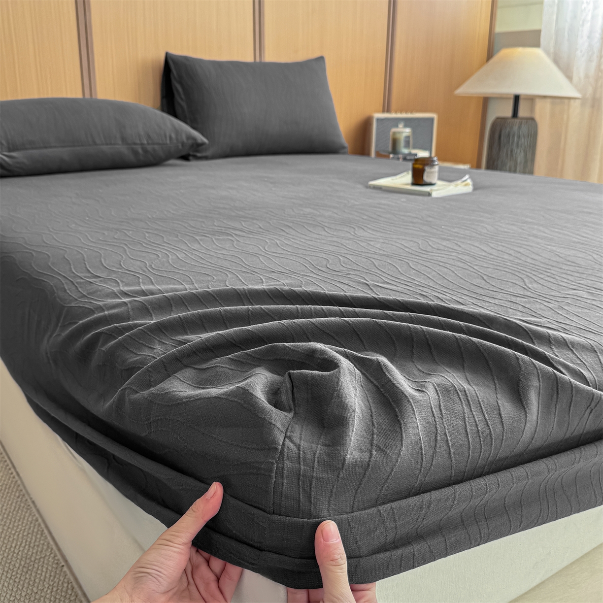 91家纺网 家纺一手货源 找家纺 灰鲸 2026新款全棉纯棉三层纱色织提花床笠单品床笠床笠单件 浅忆-素墨