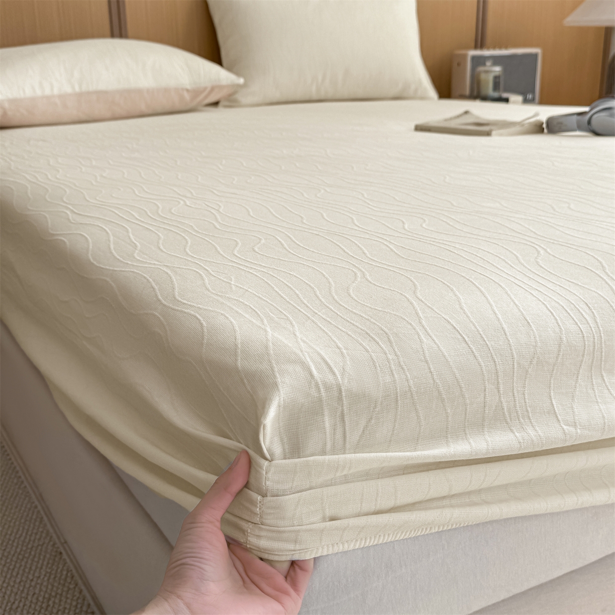 91家纺网 家纺一手货源 找家纺 灰鲸 2026新款全棉纯棉三层纱色织提花床笠单品床笠床笠单件 浅忆-杏仁奶霜