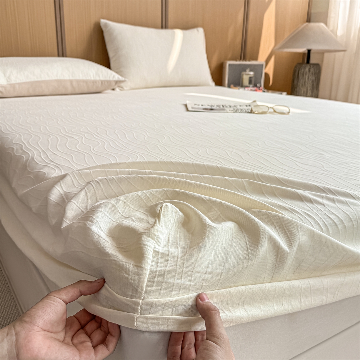 91家纺网 家纺一手货源 找家纺 灰鲸 2026新款全棉纯棉三层纱色织提花床笠单品床笠床笠单件 浅忆-杏仁奶霜