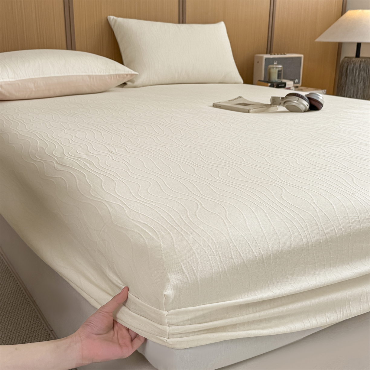 91家纺网 家纺一手货源 找家纺 灰鲸 2026新款全棉纯棉三层纱色织提花床笠单品床笠床笠单件 浅忆-杏仁奶霜