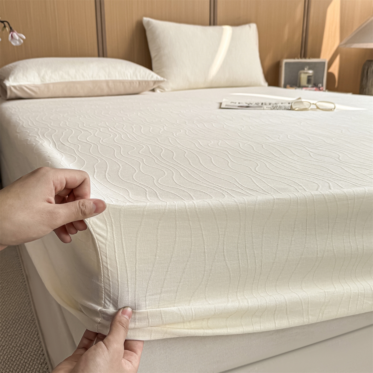 91家纺网 家纺一手货源 找家纺 灰鲸 2026新款全棉纯棉三层纱色织提花床笠单品床笠床笠单件 浅忆-杏仁奶霜