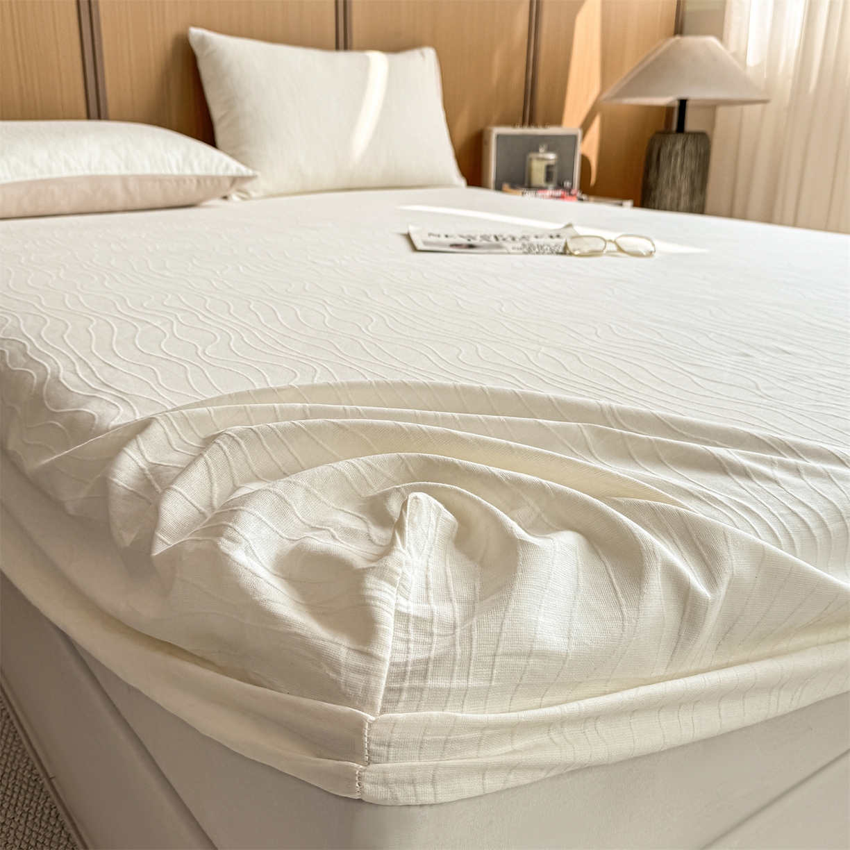 91家纺网 家纺一手货源 找家纺 灰鲸 2026新款全棉纯棉三层纱色织提花床笠单品床笠床笠单件 浅忆-杏仁奶霜