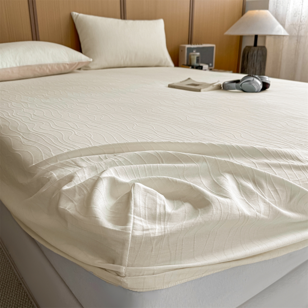 91家纺网 家纺一手货源 找家纺 灰鲸 2026新款全棉纯棉三层纱色织提花床笠单品床笠床笠单件 浅忆-杏仁奶霜