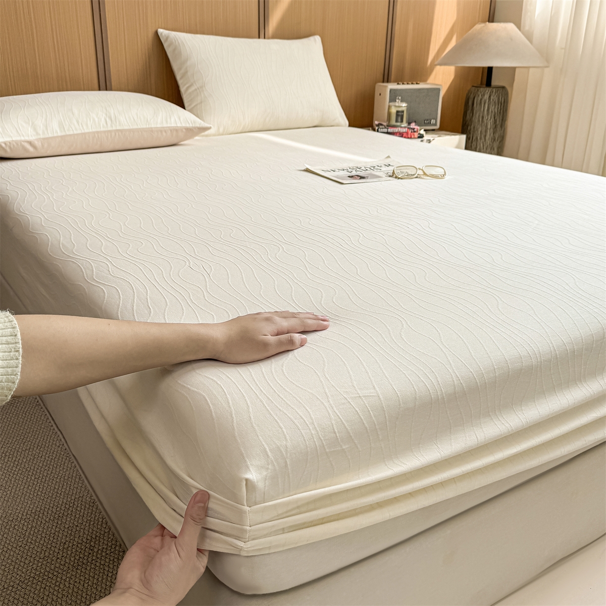 91家纺网 家纺一手货源 找家纺 灰鲸 2026新款全棉纯棉三层纱色织提花床笠单品床笠床笠单件 浅忆-杏仁奶霜