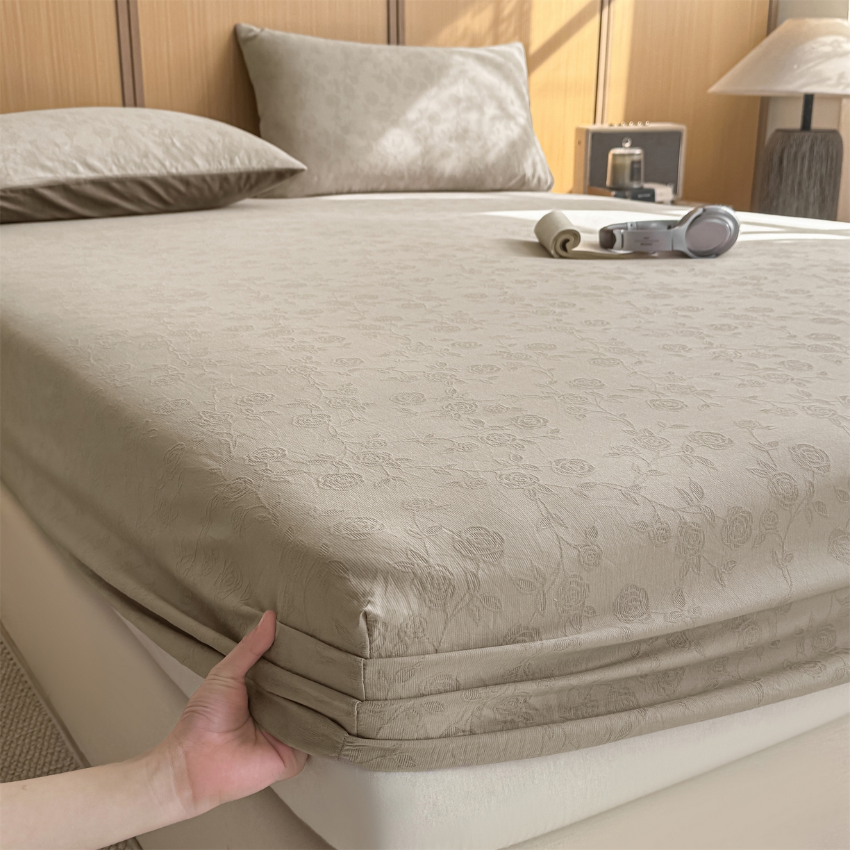 91家纺网 家纺一手货源 找家纺 灰鲸 2026新款全棉纯棉三层纱色织提花床笠单品床笠床笠单件 蔷薇-可可奶咖