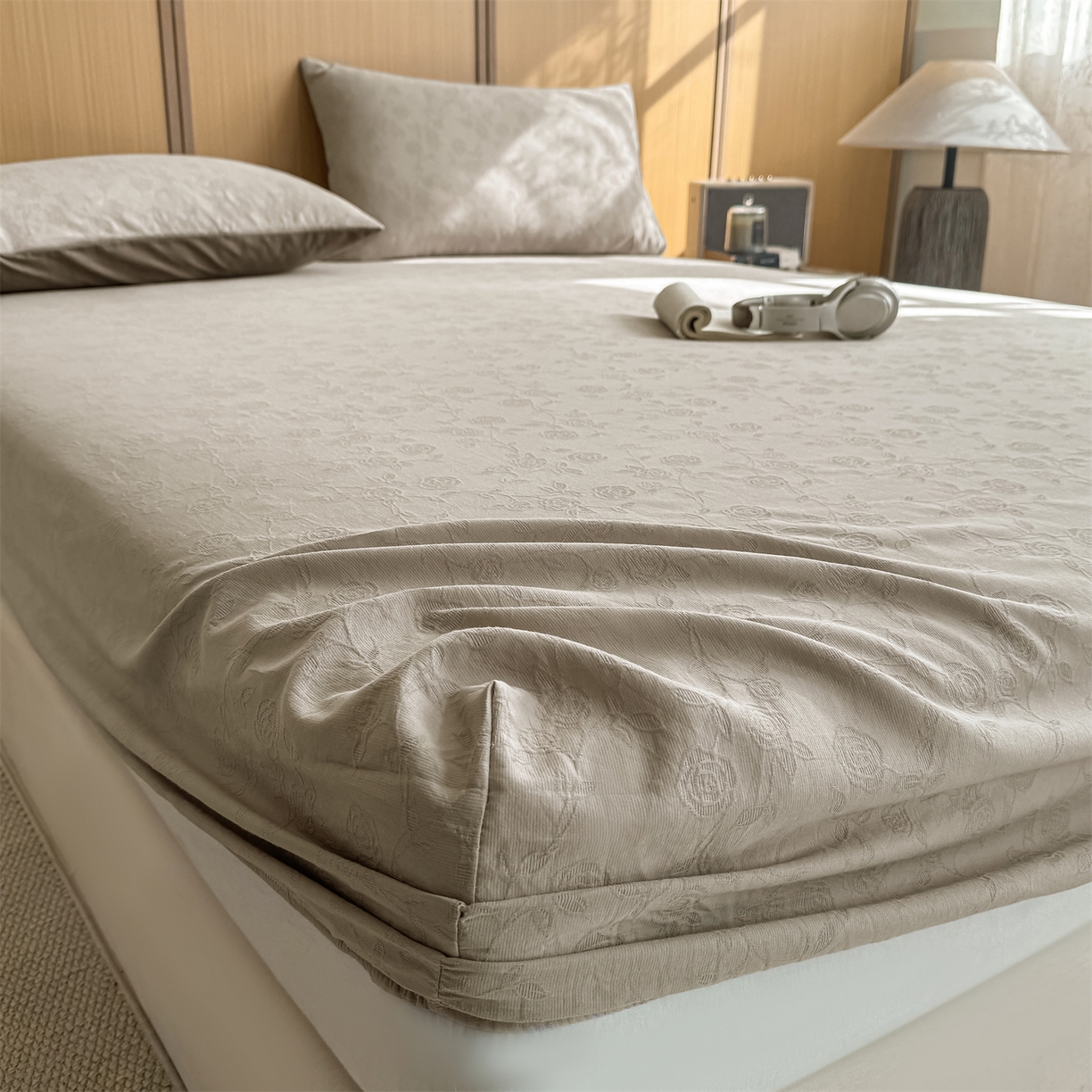 91家纺网 家纺一手货源 找家纺 灰鲸 2026新款全棉纯棉三层纱色织提花床笠单品床笠床笠单件 蔷薇-可可奶咖