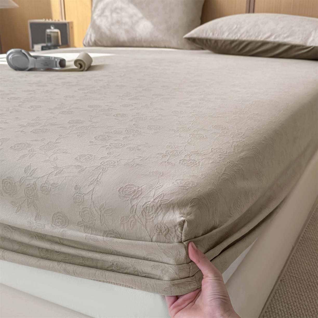 91家纺网 家纺一手货源 找家纺 灰鲸 2026新款全棉纯棉三层纱色织提花床笠单品床笠床笠单件 蔷薇-可可奶咖