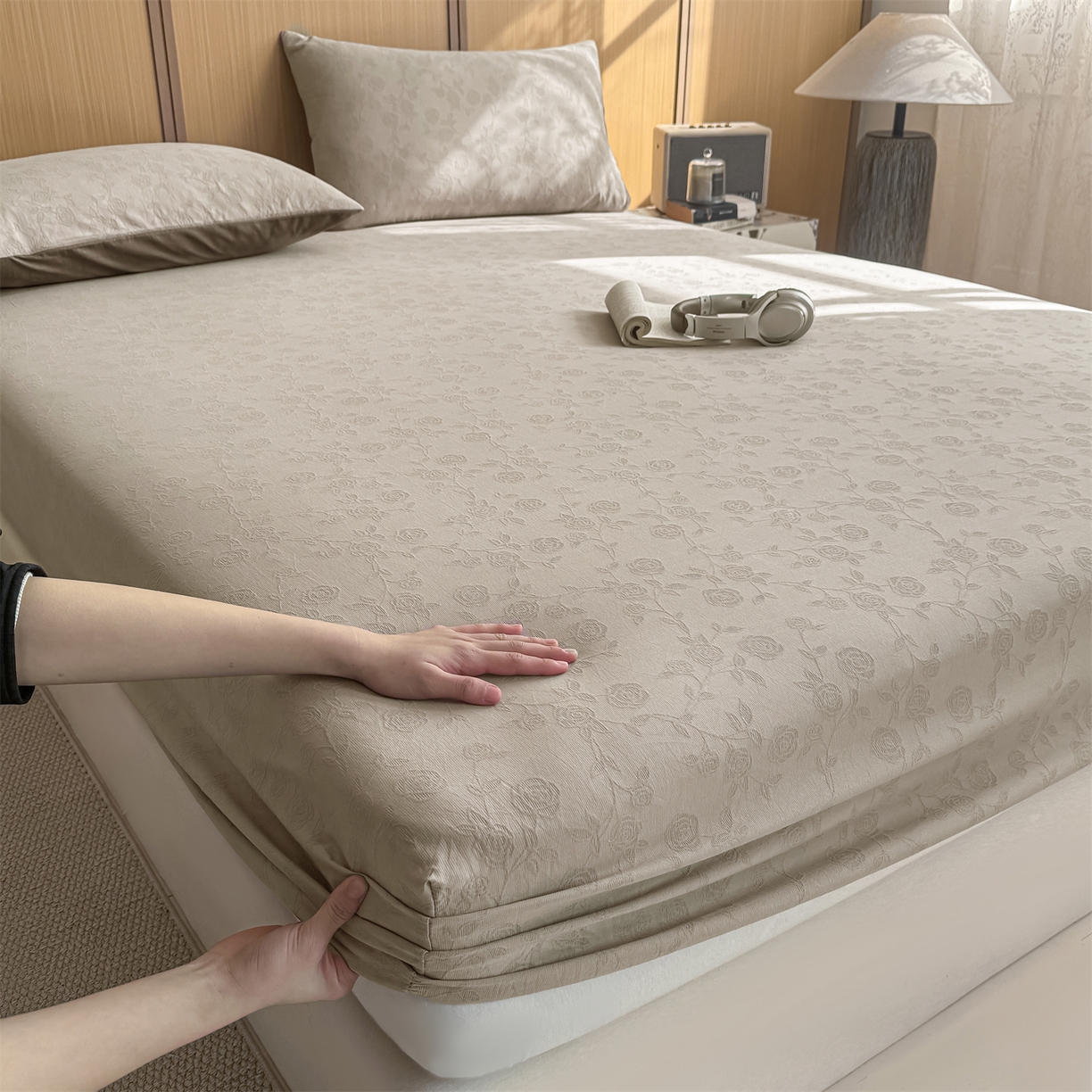 91家纺网 家纺一手货源 找家纺 灰鲸 2026新款全棉纯棉三层纱色织提花床笠单品床笠床笠单件 蔷薇-可可奶咖