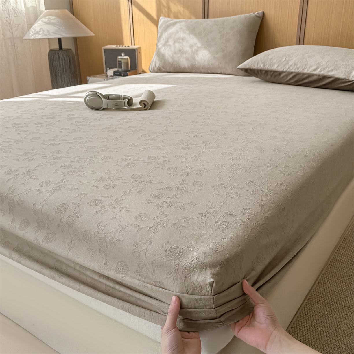 91家纺网 家纺一手货源 找家纺 灰鲸 2026新款全棉纯棉三层纱色织提花床笠单品床笠床笠单件 蔷薇-可可奶咖