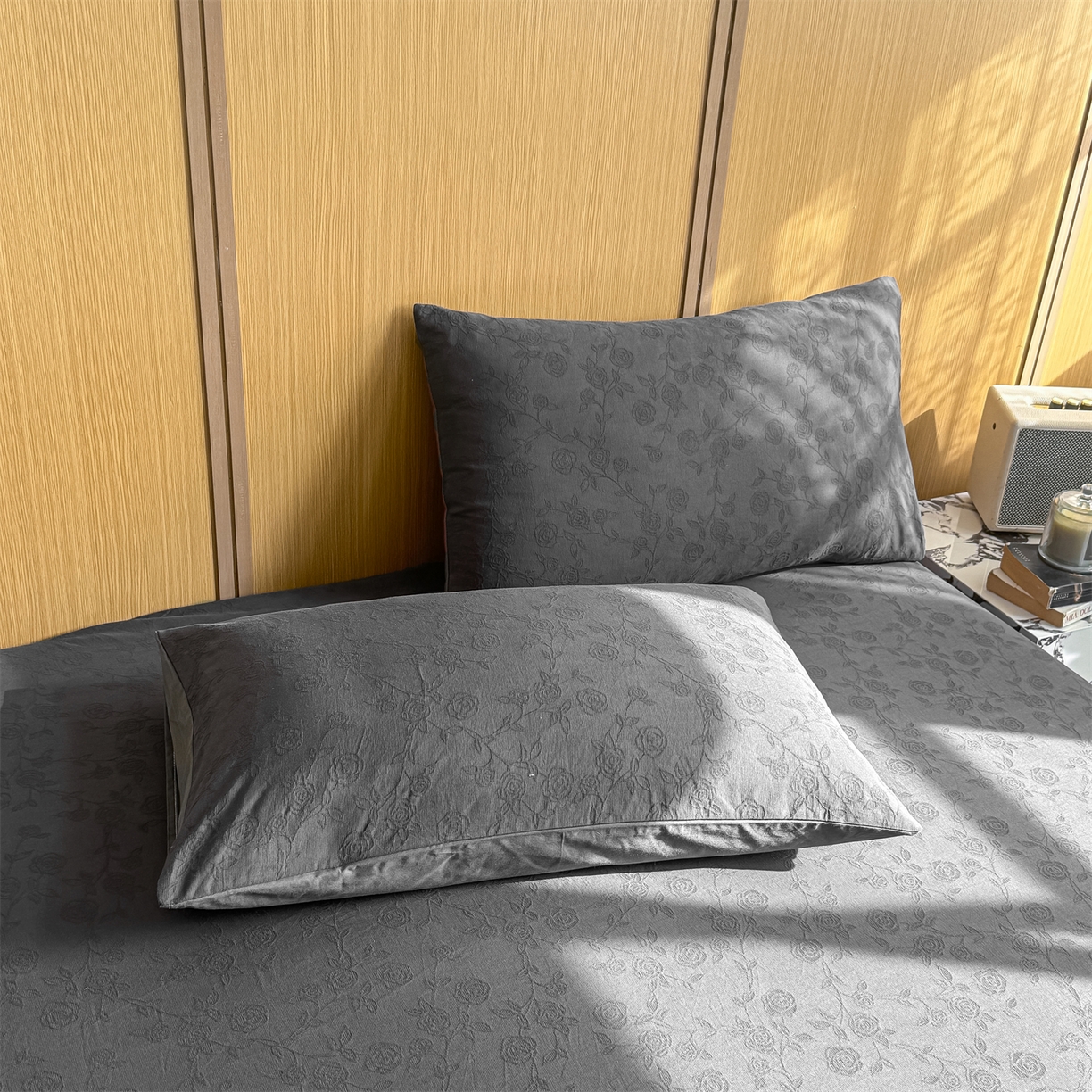 91家纺网 家纺一手货源 找家纺 灰鲸 2026新款全棉纯棉三层纱色织提花床笠单品床笠床笠单件 蔷薇-素墨