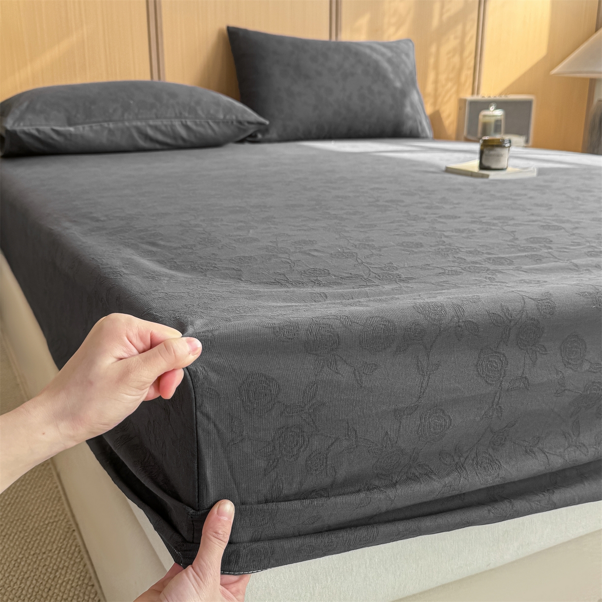 91家纺网 家纺一手货源 找家纺 灰鲸 2026新款全棉纯棉三层纱色织提花床笠单品床笠床笠单件 蔷薇-素墨