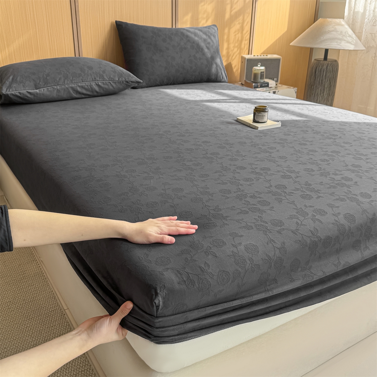 91家纺网 家纺一手货源 找家纺 灰鲸 2026新款全棉纯棉三层纱色织提花床笠单品床笠床笠单件 蔷薇-素墨