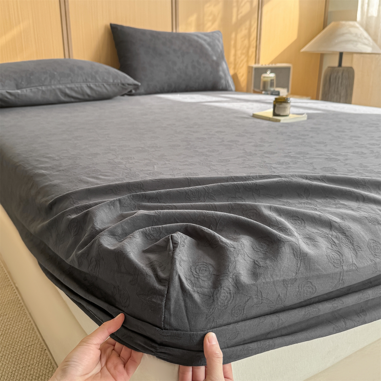 91家纺网 家纺一手货源 找家纺 灰鲸 2026新款全棉纯棉三层纱色织提花床笠单品床笠床笠单件 蔷薇-素墨