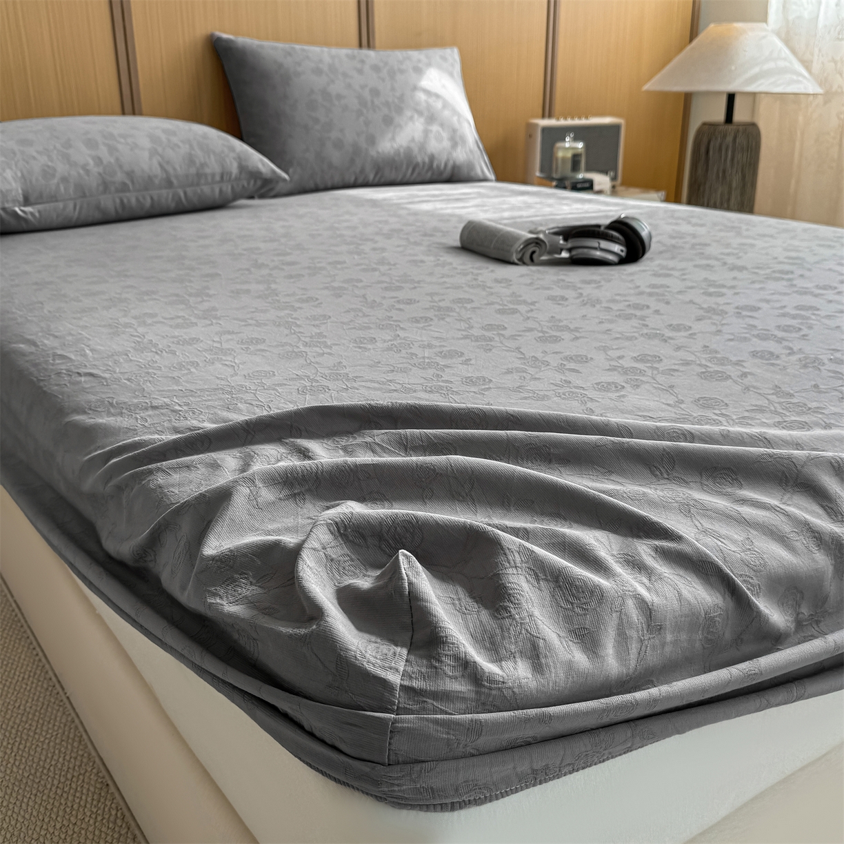 91家纺网 家纺一手货源 找家纺 灰鲸 2026新款全棉纯棉三层纱色织提花床笠单品床笠床笠单件 蔷薇-雾灰