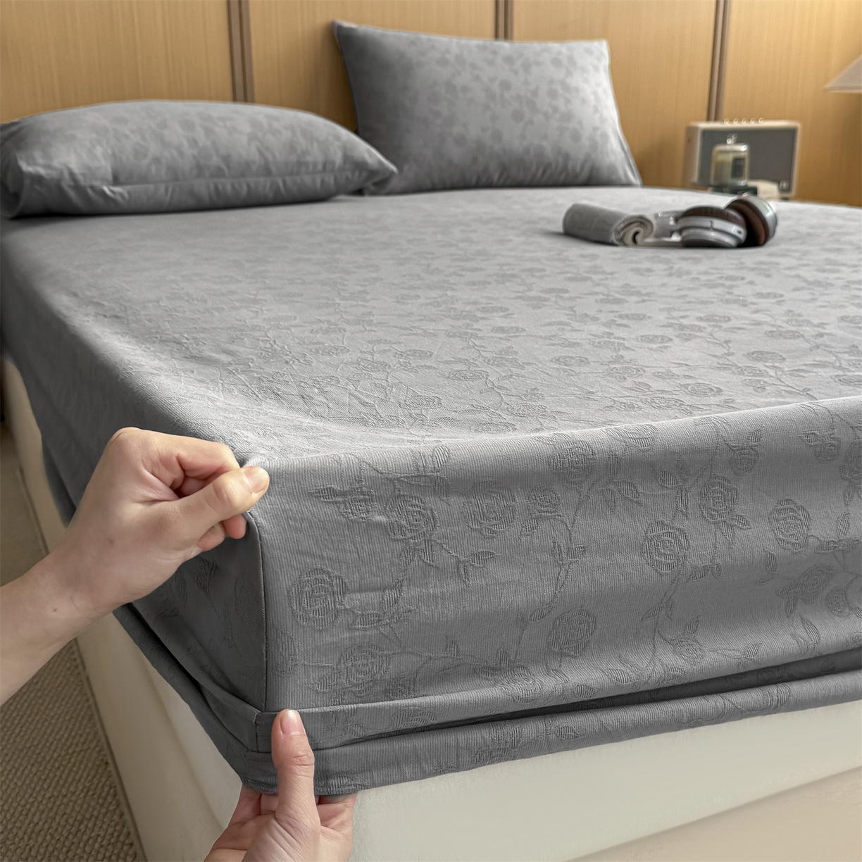 91家纺网 家纺一手货源 找家纺 灰鲸 2026新款全棉纯棉三层纱色织提花床笠单品床笠床笠单件 蔷薇-雾灰