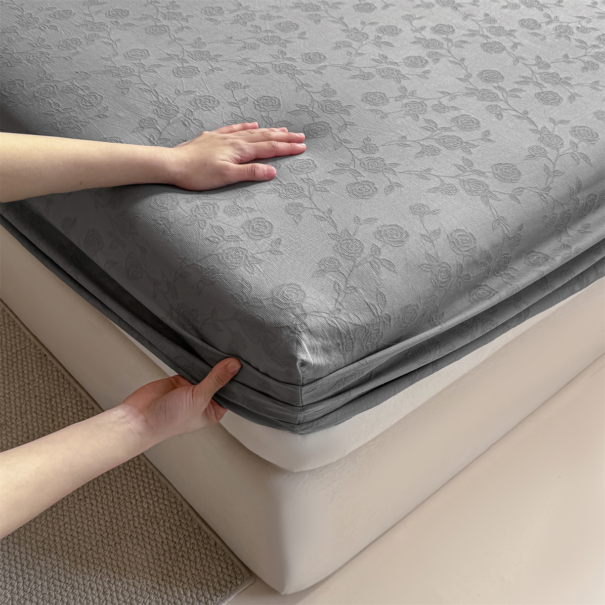 91家纺网 家纺一手货源 找家纺 灰鲸 2026新款全棉纯棉三层纱色织提花床笠单品床笠床笠单件 蔷薇-雾灰