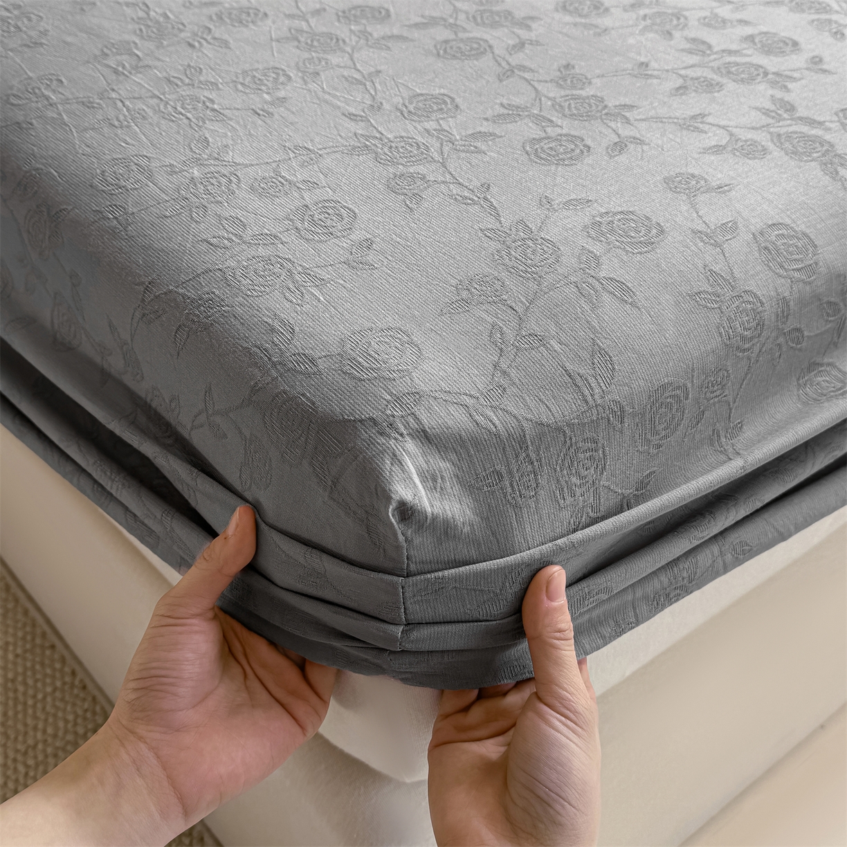 91家纺网 家纺一手货源 找家纺 灰鲸 2026新款全棉纯棉三层纱色织提花床笠单品床笠床笠单件 蔷薇-雾灰