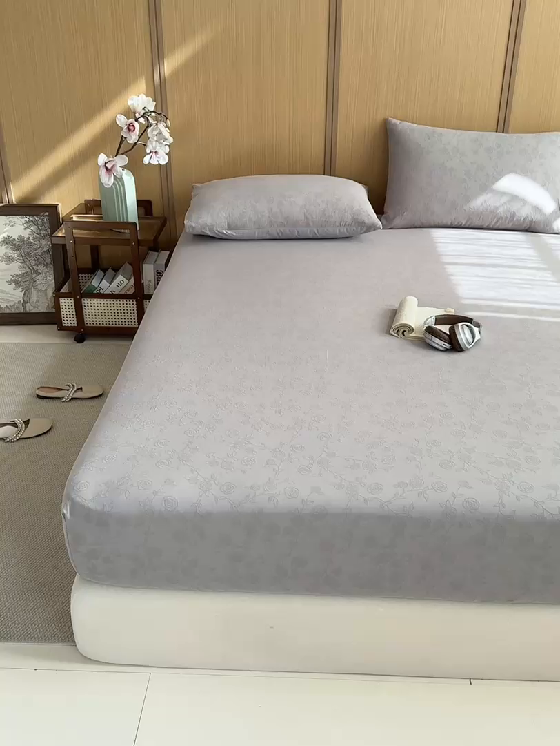 91家纺网 家纺一手货源 找家纺 灰鲸 2026新款全棉纯棉三层纱色织提花床笠单品床笠床笠单件 蔷薇-雾灰