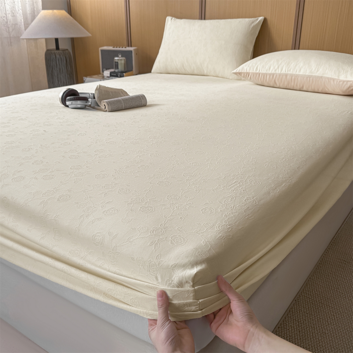 91家纺网 家纺一手货源 找家纺 灰鲸 2026新款全棉纯棉三层纱色织提花床笠单品床笠床笠单件 蔷薇-杏仁奶霜