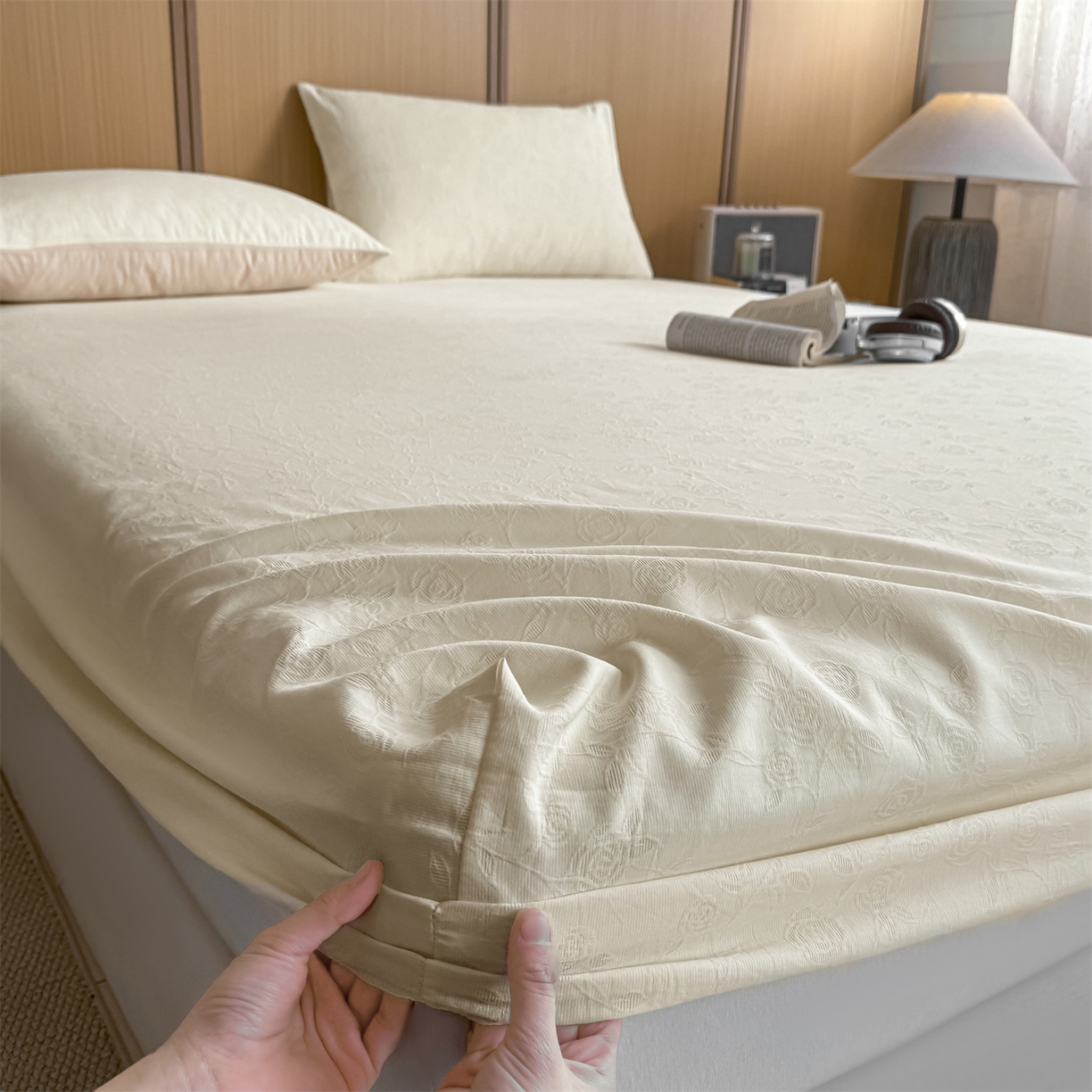 91家纺网 家纺一手货源 找家纺 灰鲸 2026新款全棉纯棉三层纱色织提花床笠单品床笠床笠单件 蔷薇-杏仁奶霜