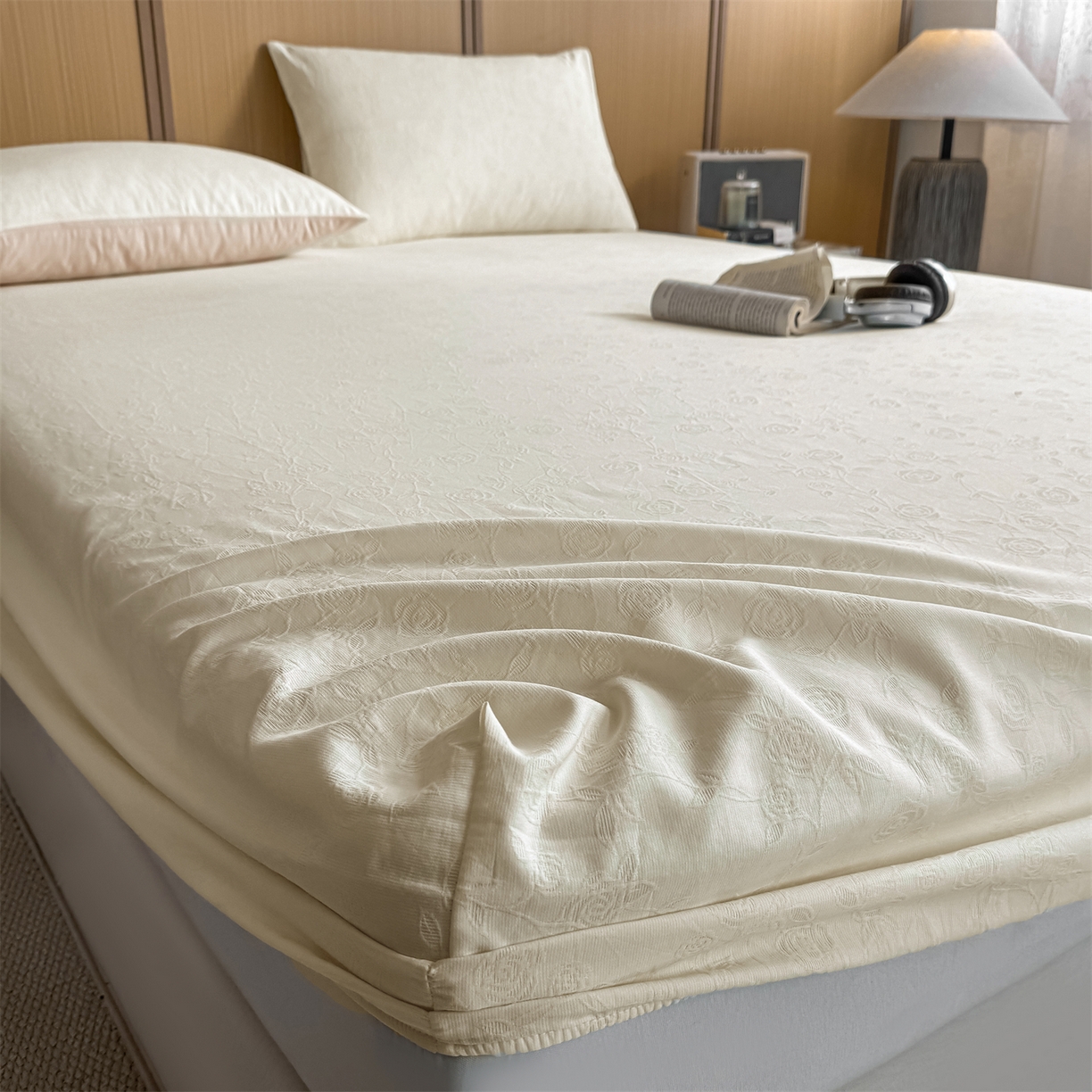 91家纺网 家纺一手货源 找家纺 灰鲸 2026新款全棉纯棉三层纱色织提花床笠单品床笠床笠单件 蔷薇-杏仁奶霜