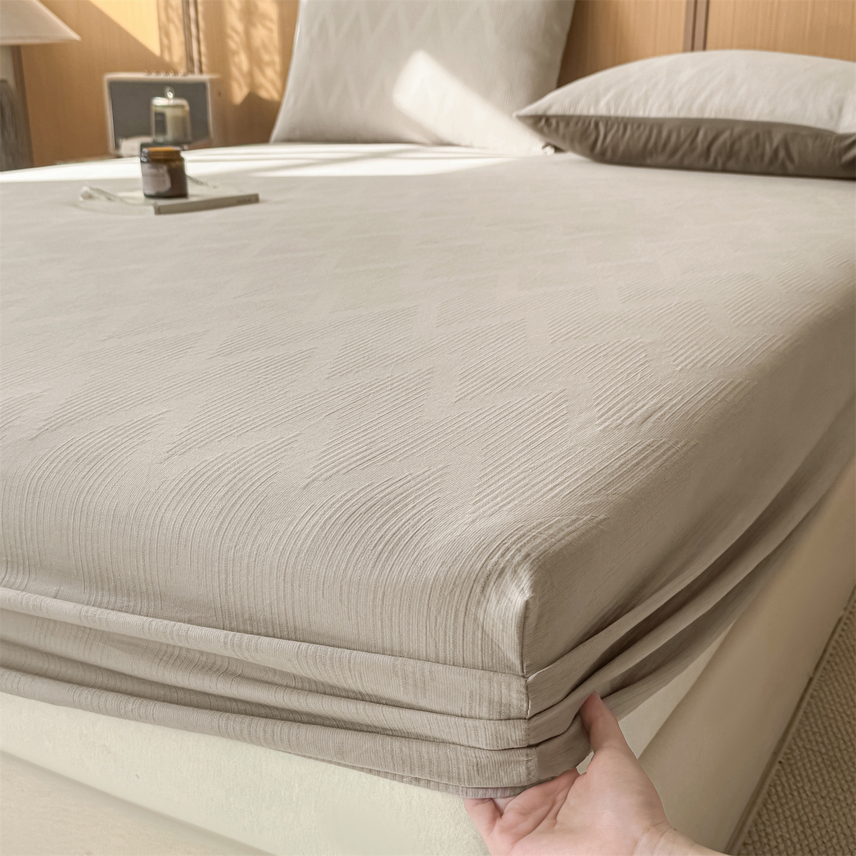 91家纺网 家纺一手货源 找家纺 灰鲸 2026新款全棉纯棉三层纱色织提花床笠单品床笠床笠单件 影韵-可可奶咖