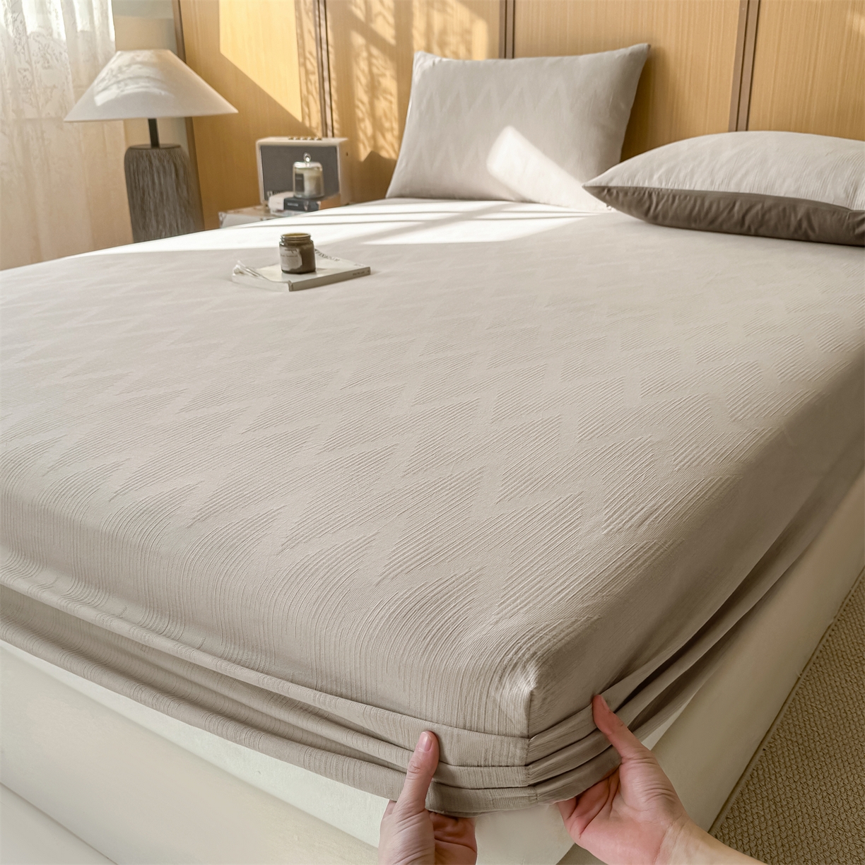 91家纺网 家纺一手货源 找家纺 灰鲸 2026新款全棉纯棉三层纱色织提花床笠单品床笠床笠单件 影韵-可可奶咖