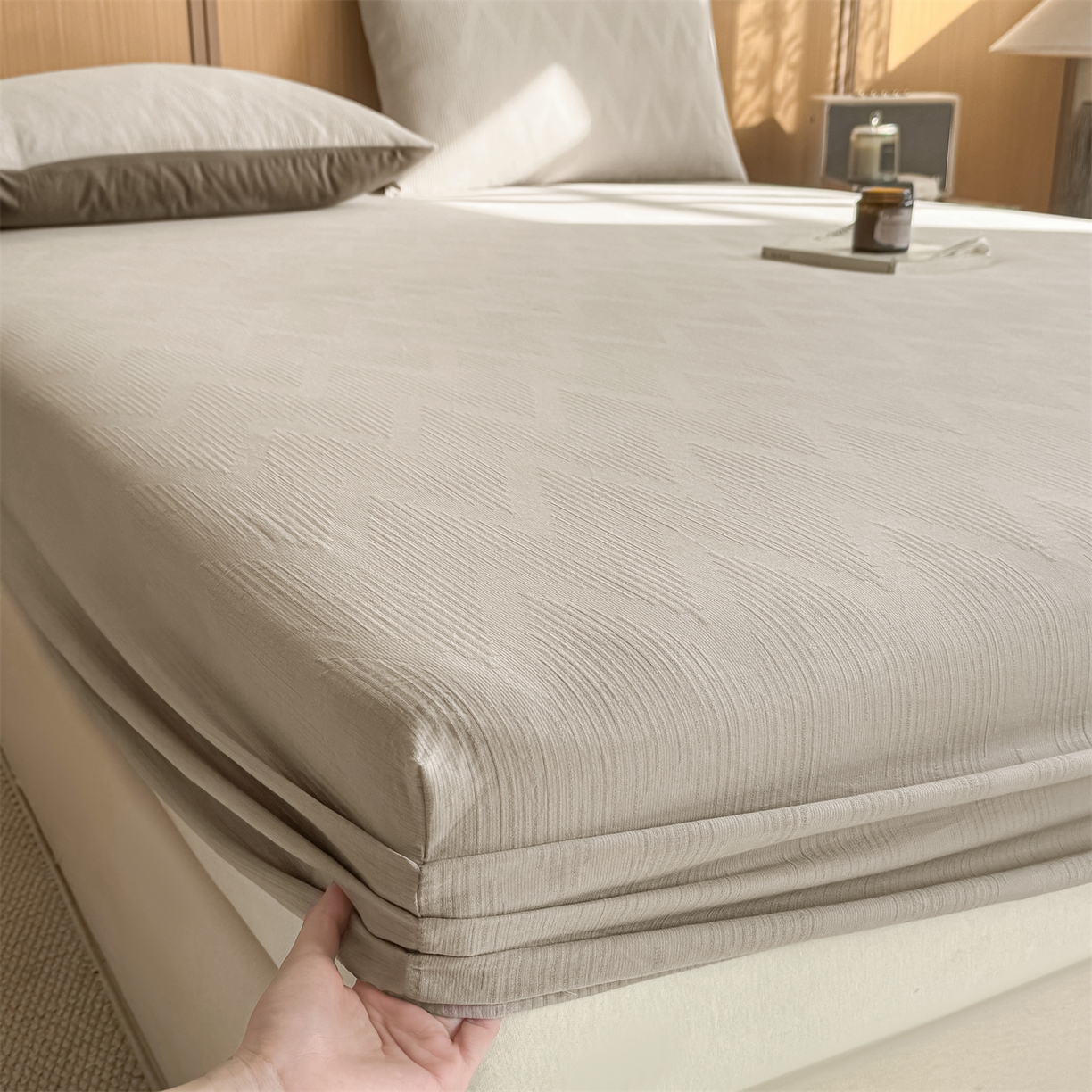 91家纺网 家纺一手货源 找家纺 灰鲸 2026新款全棉纯棉三层纱色织提花床笠单品床笠床笠单件 影韵-可可奶咖