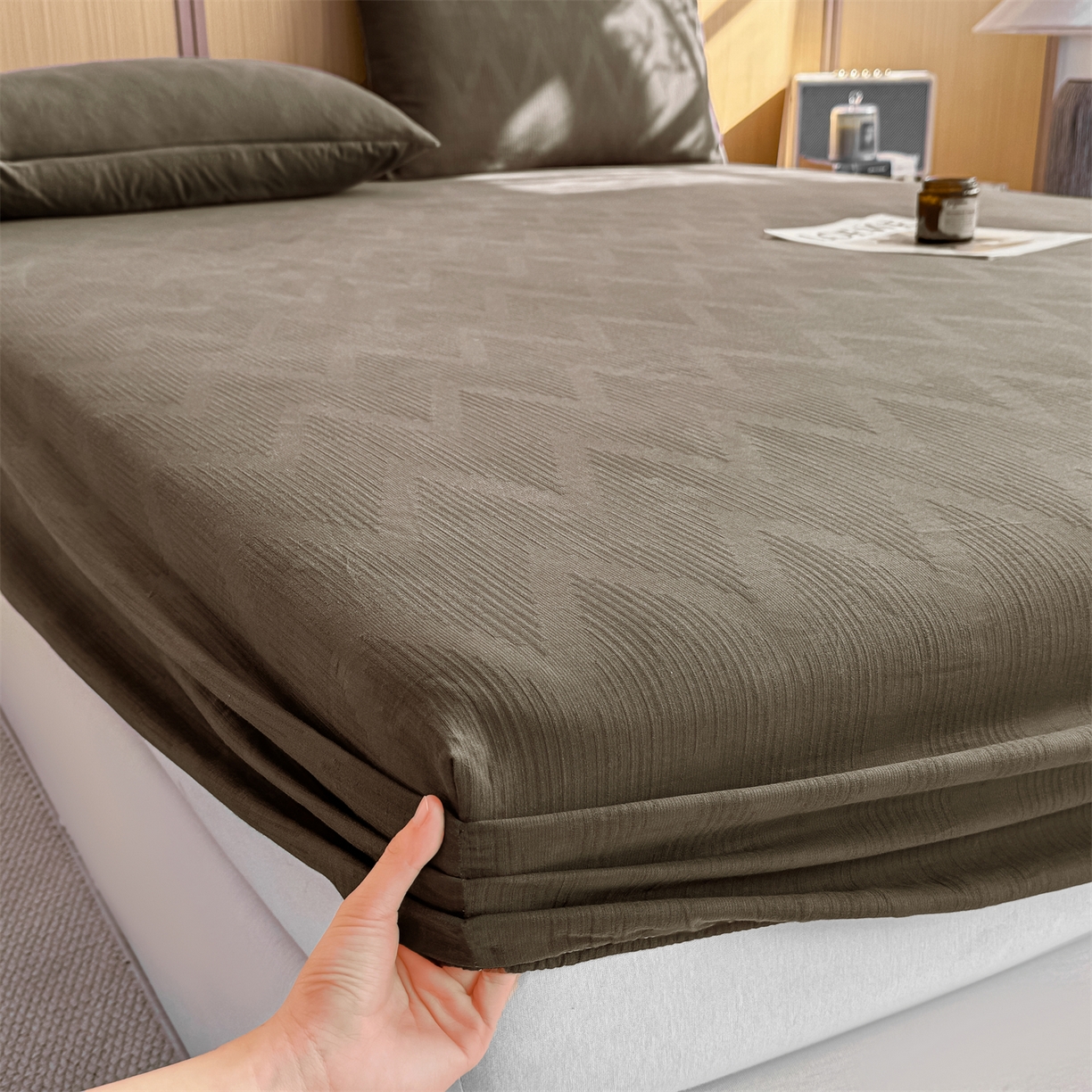 91家纺网 家纺一手货源 找家纺 灰鲸 2026新款全棉纯棉三层纱色织提花床笠单品床笠床笠单件 影韵-摩卡