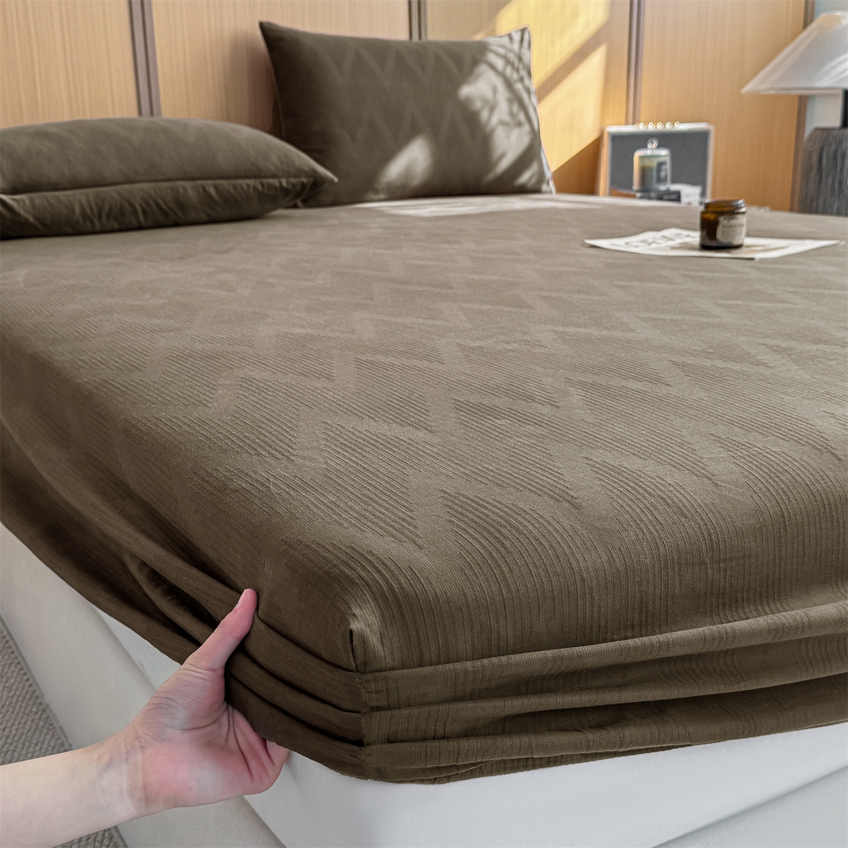 91家纺网 家纺一手货源 找家纺 灰鲸 2026新款全棉纯棉三层纱色织提花床笠单品床笠床笠单件 影韵-摩卡