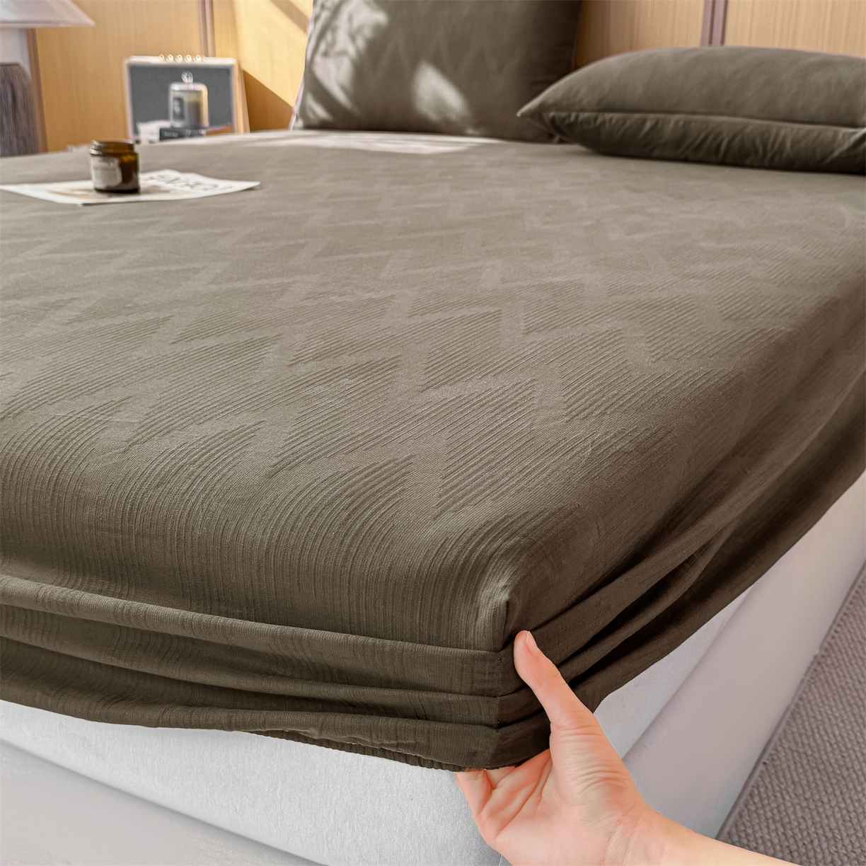 91家纺网 家纺一手货源 找家纺 灰鲸 2026新款全棉纯棉三层纱色织提花床笠单品床笠床笠单件 影韵-摩卡