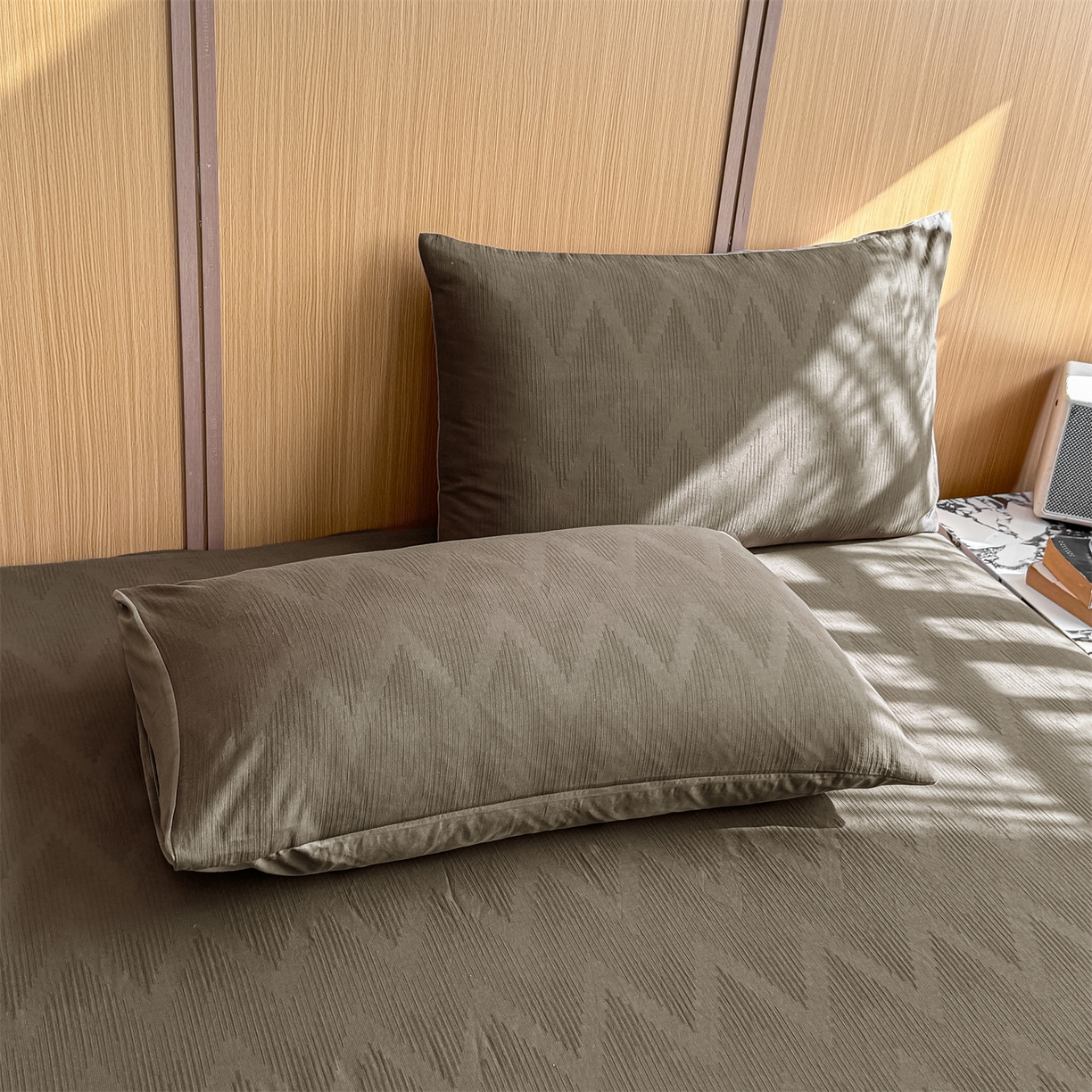 91家纺网 家纺一手货源 找家纺 灰鲸 2026新款全棉纯棉三层纱色织提花床笠单品床笠床笠单件 影韵-摩卡